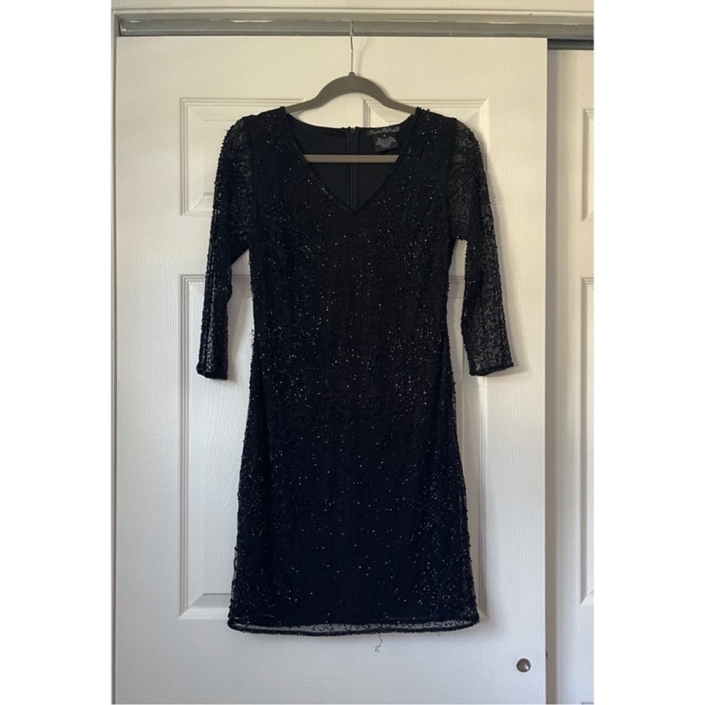 PIZARRO NIGHTS Beaded V-neck Cocktail Dress
Size 4 - Picture 3 of 9